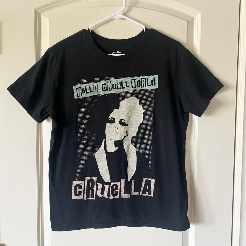 Disney Cruella Movie Graphic Tee Emma Stone Hello Cruel World Black T-Shirt L